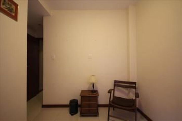 Room 8 of 32