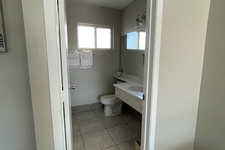 Bathroom sink