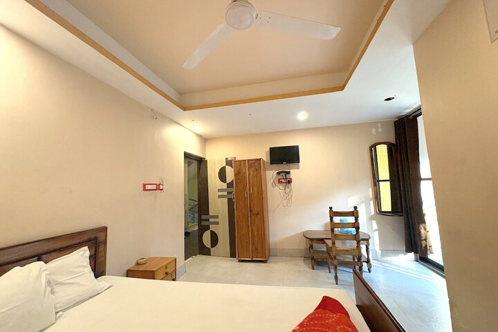 Room 9 of 37
