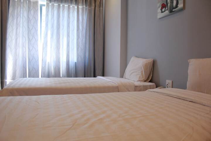 Room 6 of 33