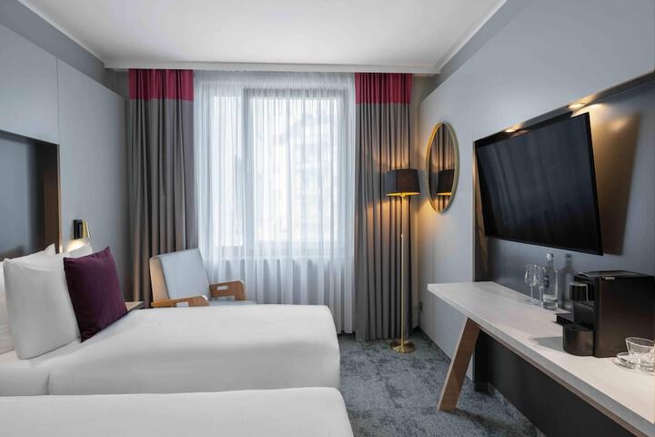 Room 32 of 121