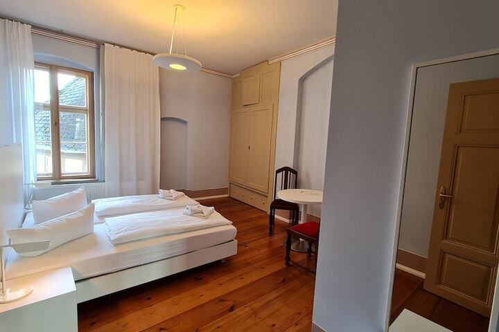 Room 20 of 174