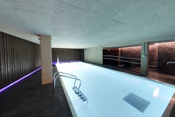 Pool 49 of 121