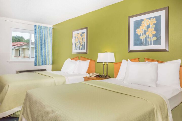 2 Double Beds (3 of 14)