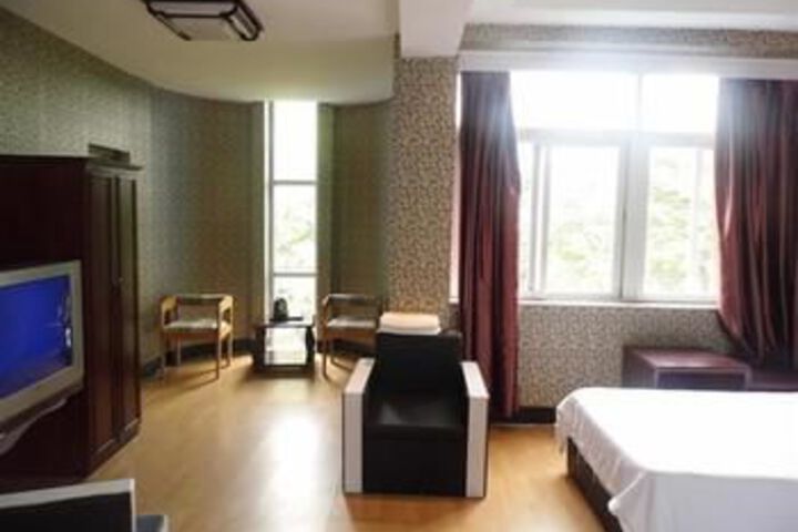 Room 9 of 34