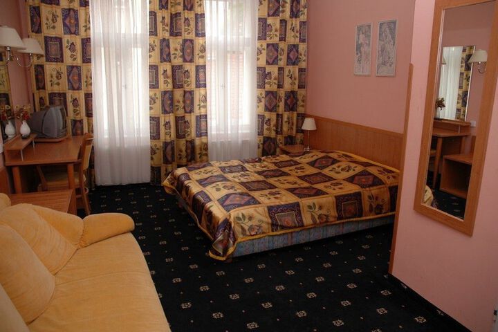 Room 16 of 35