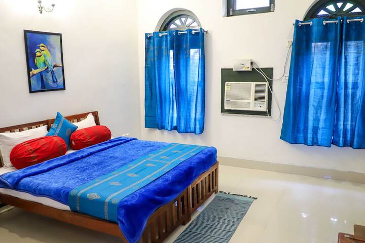 Room 4 of 25
