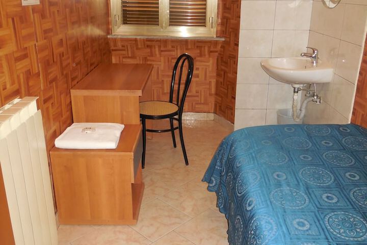 Room 40 of 79