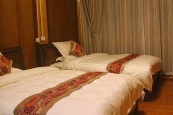 Room 5 of 8