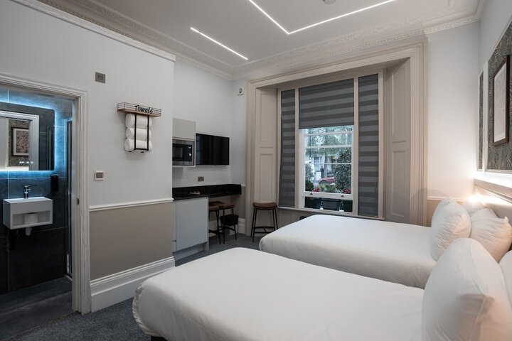 Room 6 of 24