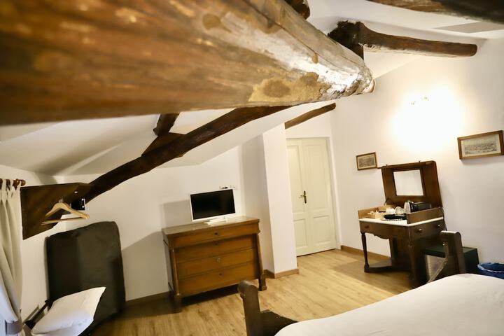 Room 16 of 93