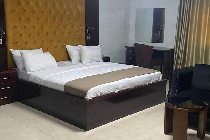 Room 17 of 37