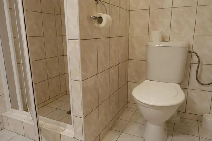 Room 6 of 14