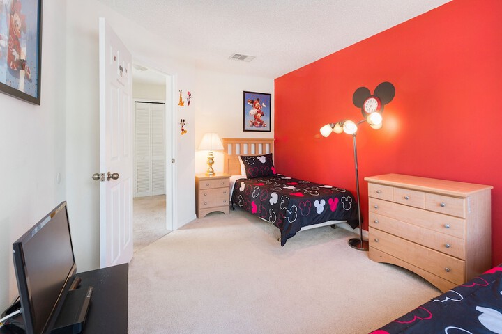 Room 7 of 43