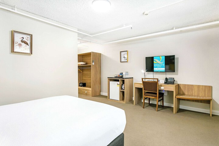 Room 6 of 44