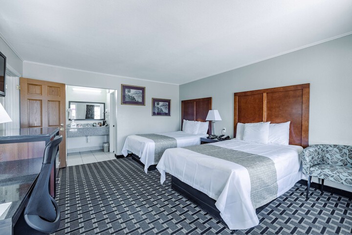 2 Double Beds (4 of 8)