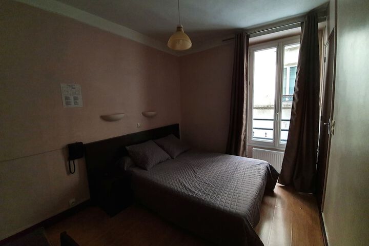 Room 7 of 11