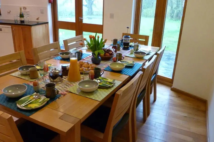 Dining 10 of 12
