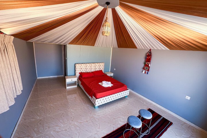 Room 9 of 28