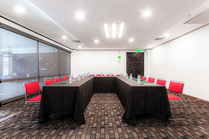 Ballroom/Hall 189 of 215