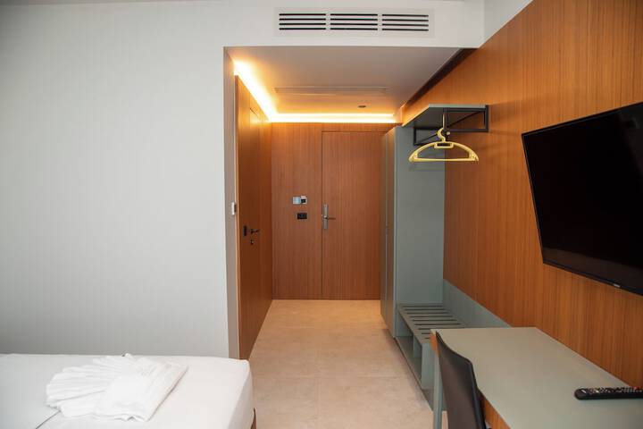 Room 32 of 207
