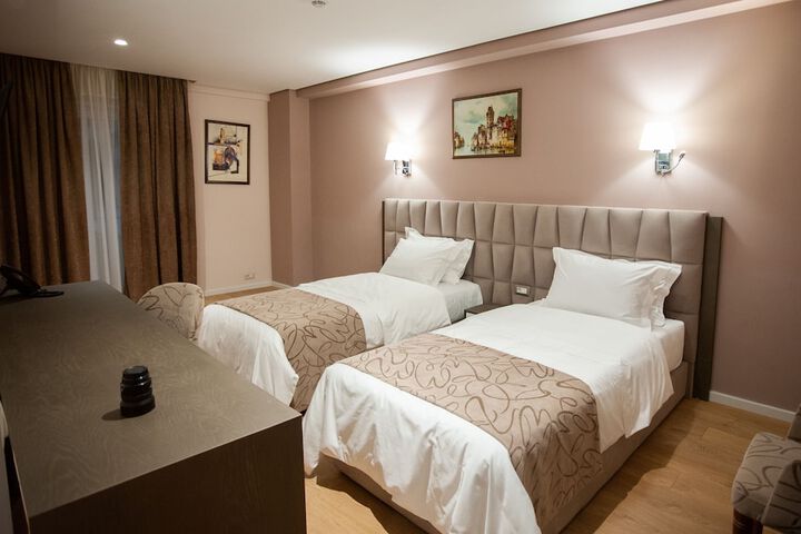 Room 16 of 113
