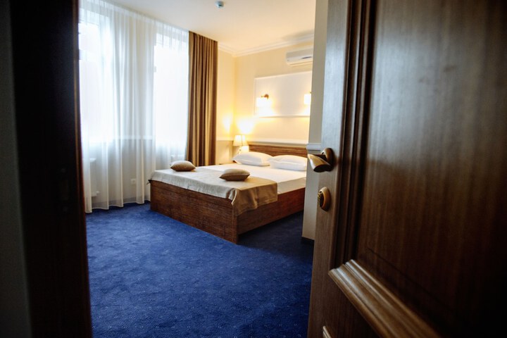 Room 9 of 50