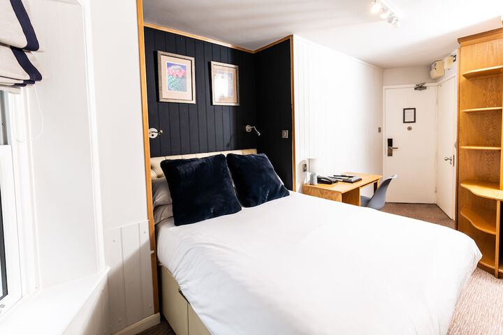 Room 34 of 205