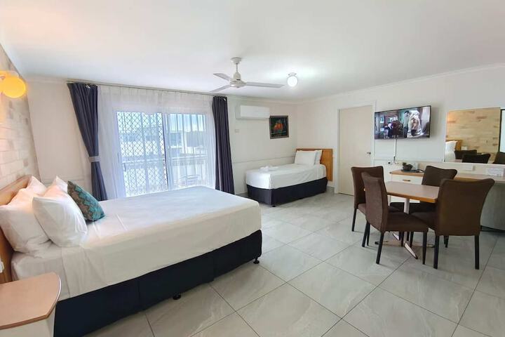 Room 32 of 84