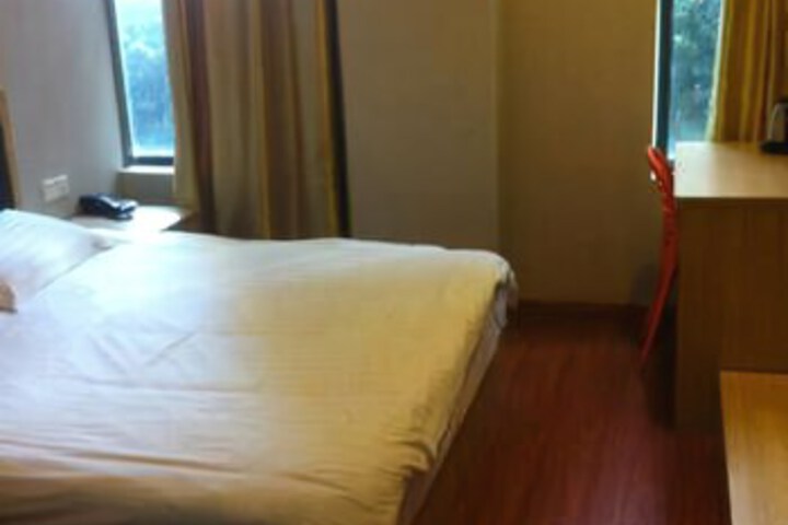 Room 5 of 7