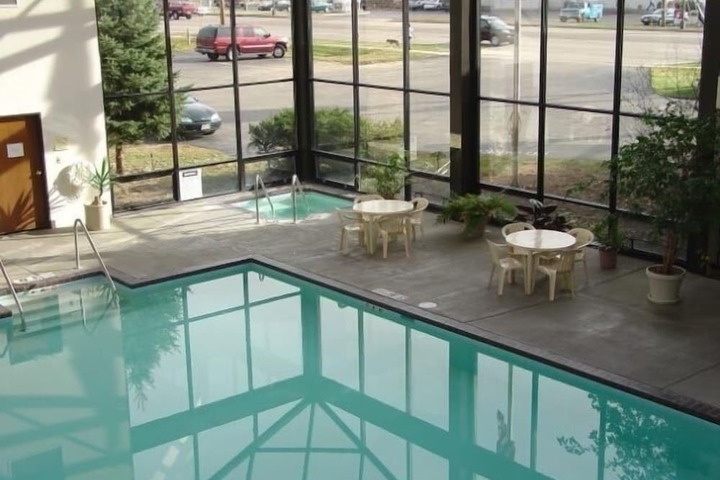 Pool Hotel