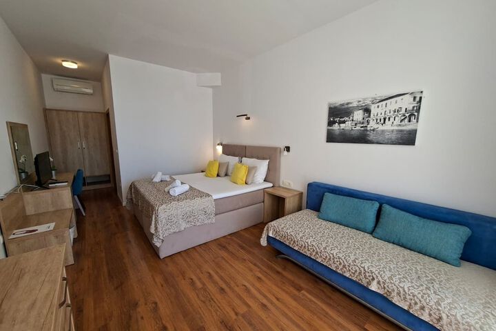 Room 7 of 43