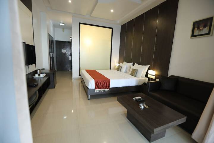 Room 8 of 31