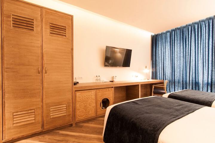 Room 21 of 103