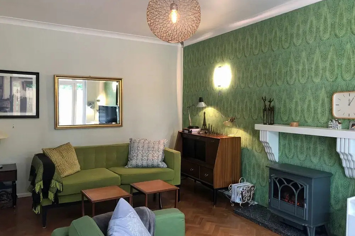Room 5 of 7