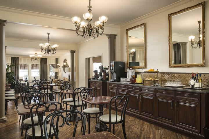 Breakfast area
