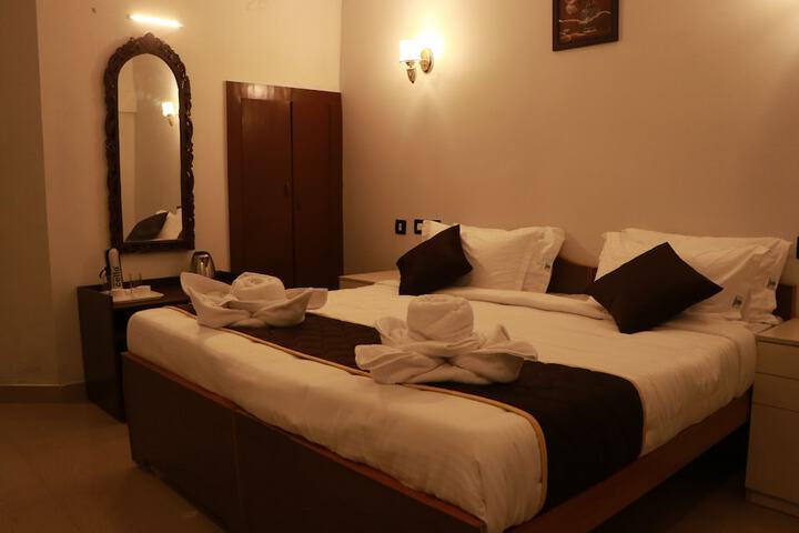 Room 3 of 16