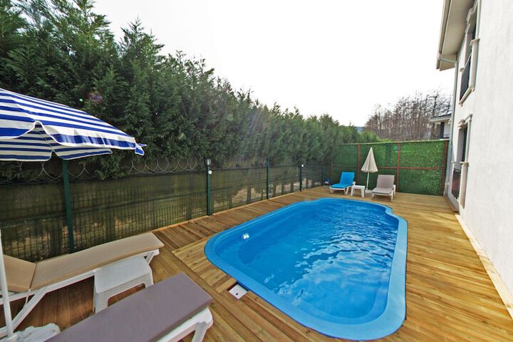 Pool 32 of 48