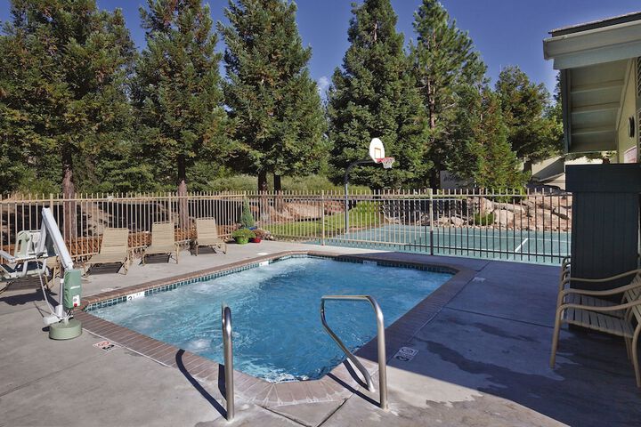 Hotel Pool