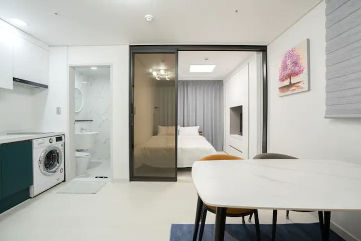 Room 2 of 18