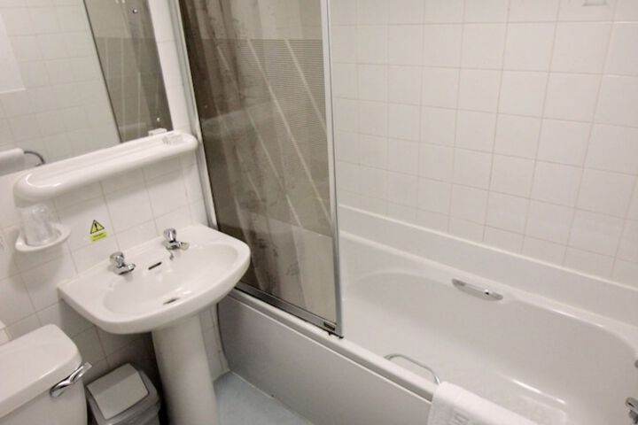 Room 42 of 62