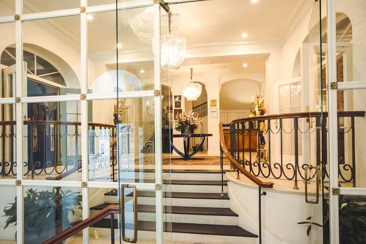 Entrance & Lobby