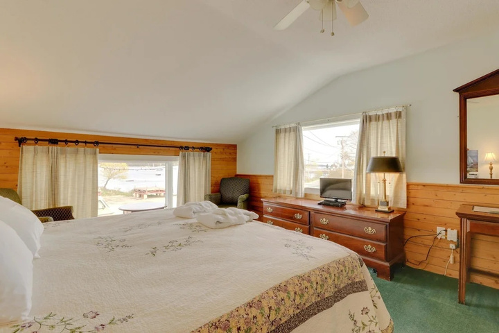 Room 4 of 23