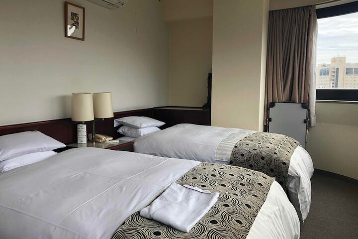 Room 6 of 27
