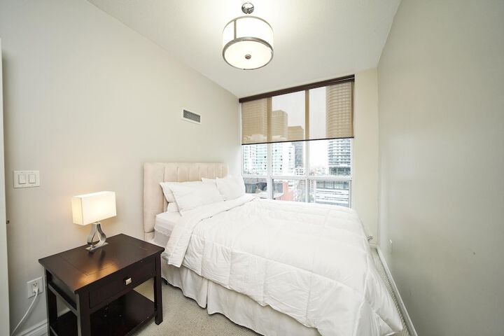 Room 27 of 196