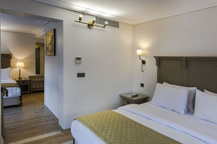 Room 48 of 107