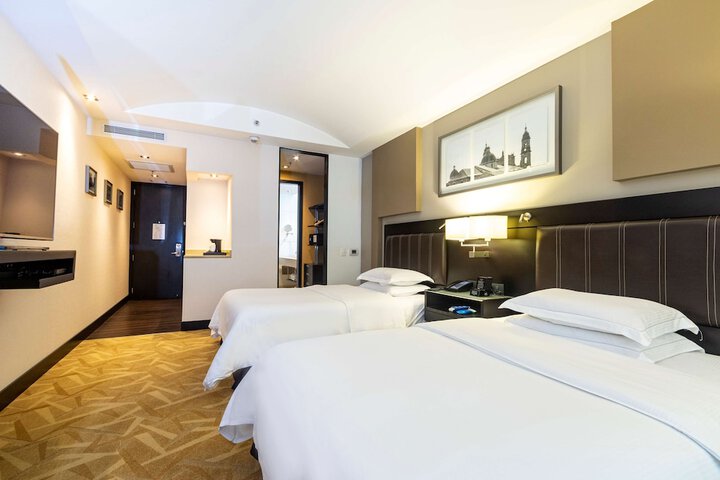 Room 19 of 153