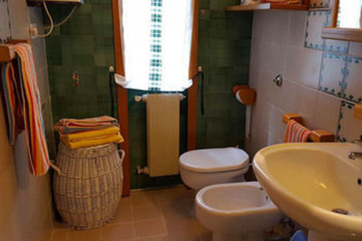 Room 2 of 20