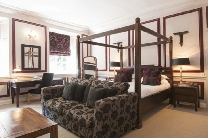 Room 2 of 50