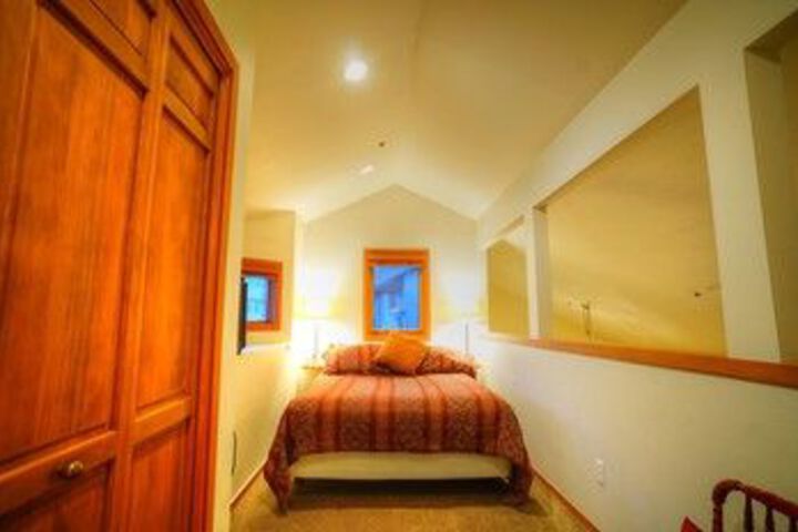 Room 21 of 32